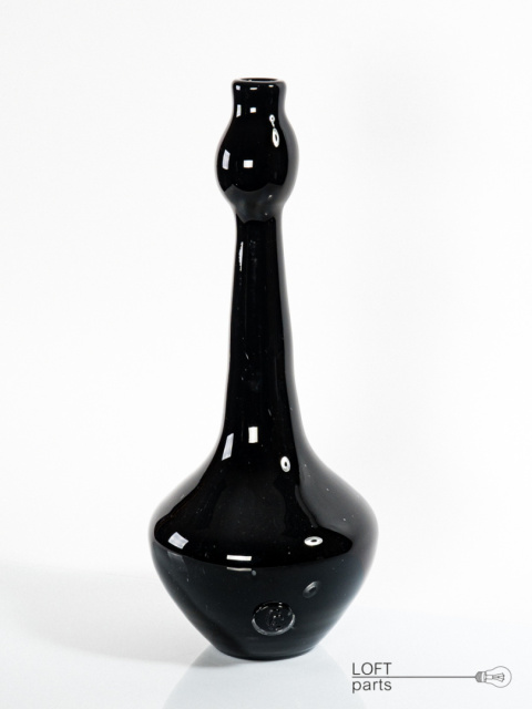 large hyalite vase with lens