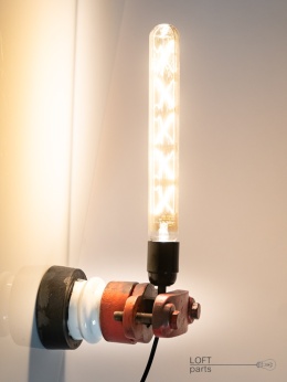 Wall lamp with insulator