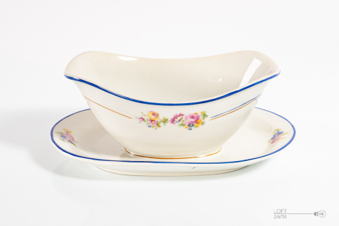 Porcelain sauce boat Wałbrzych