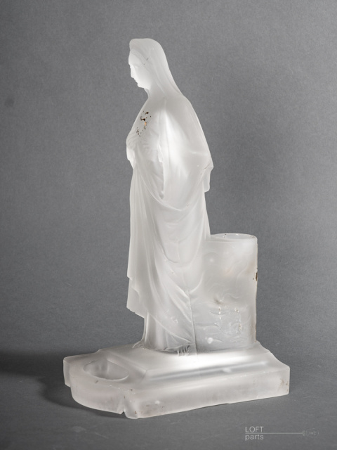 Glass statue of Mary