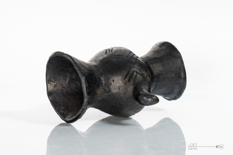 stary gliniany kubek