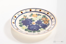 Faience platter in Włocławek