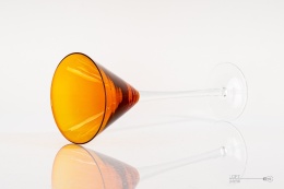 pomarańczowy kieliszek