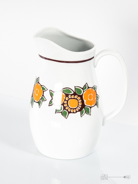 porcelanowy dzbanek chodzież