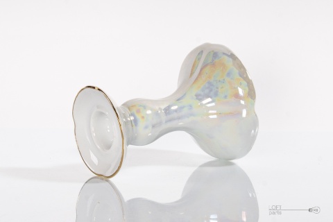 iryzowany porcelanowy świecznik