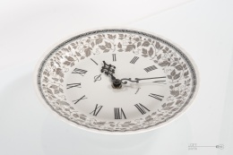 wiszący zegar metron