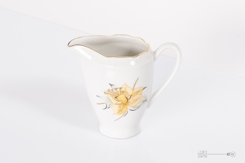 dairy feston porcelain moths
