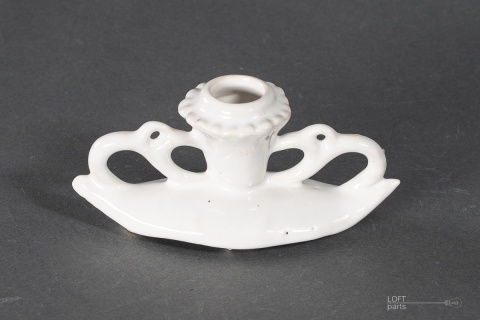 biały porcelanowy świecznik