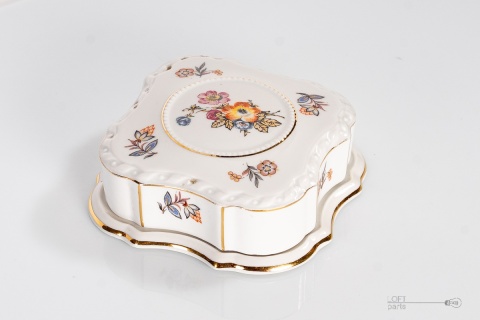 porcelanowa szkatułka ćmielów