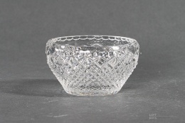 colourless glass salad bowl